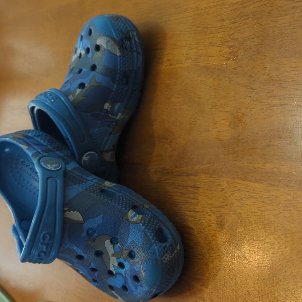 Shark Crocs size 9